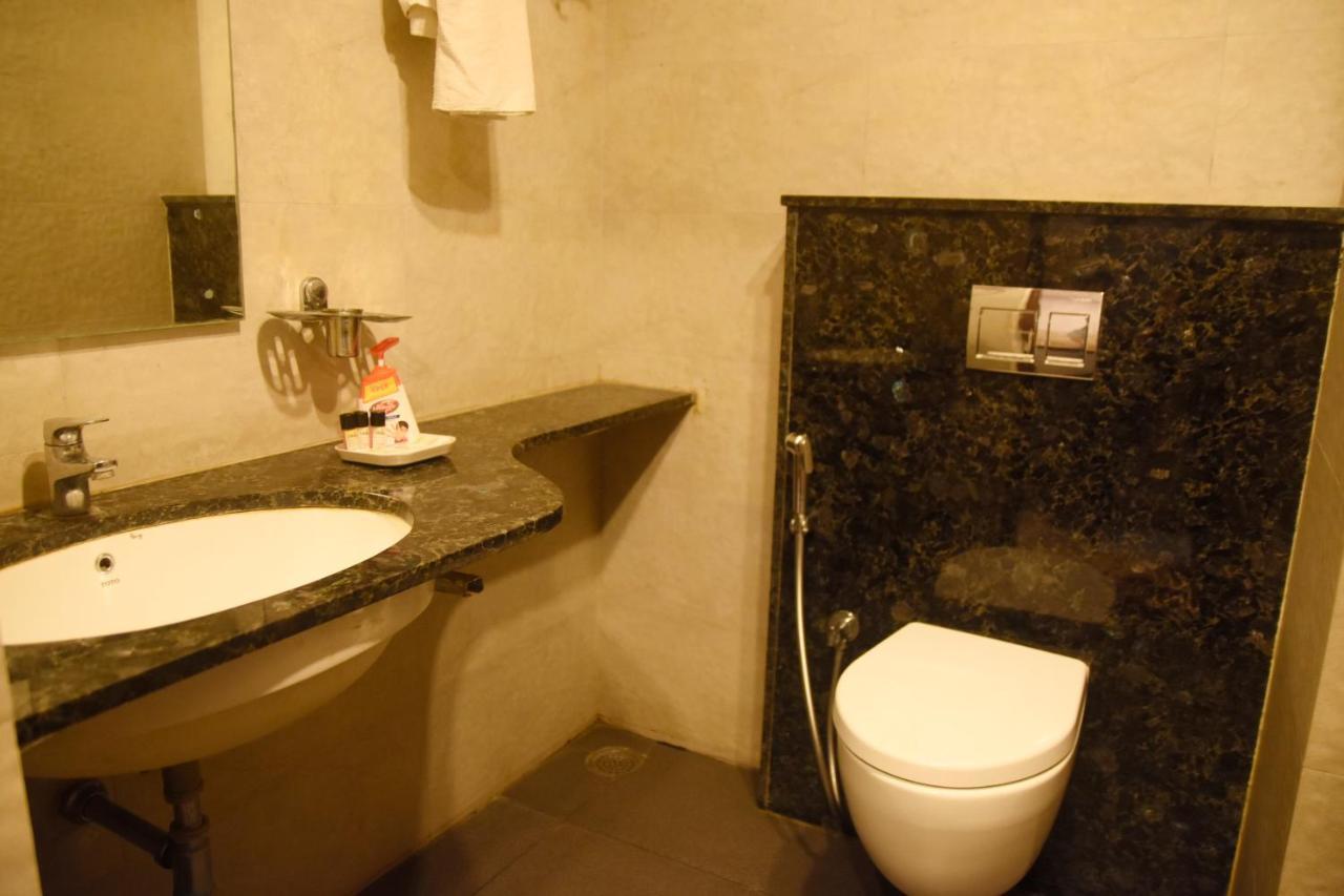 גוקרנה Hotel Om International מראה חיצוני תמונה